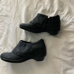 DR SCHOLLS gray booties